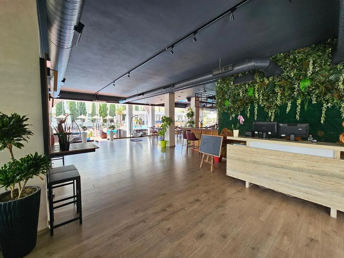 Sunborn Hotel Golem