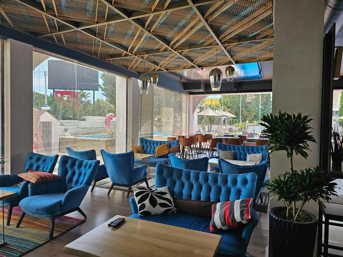 Sunborn Hotel Golem   Golem (Tirana)