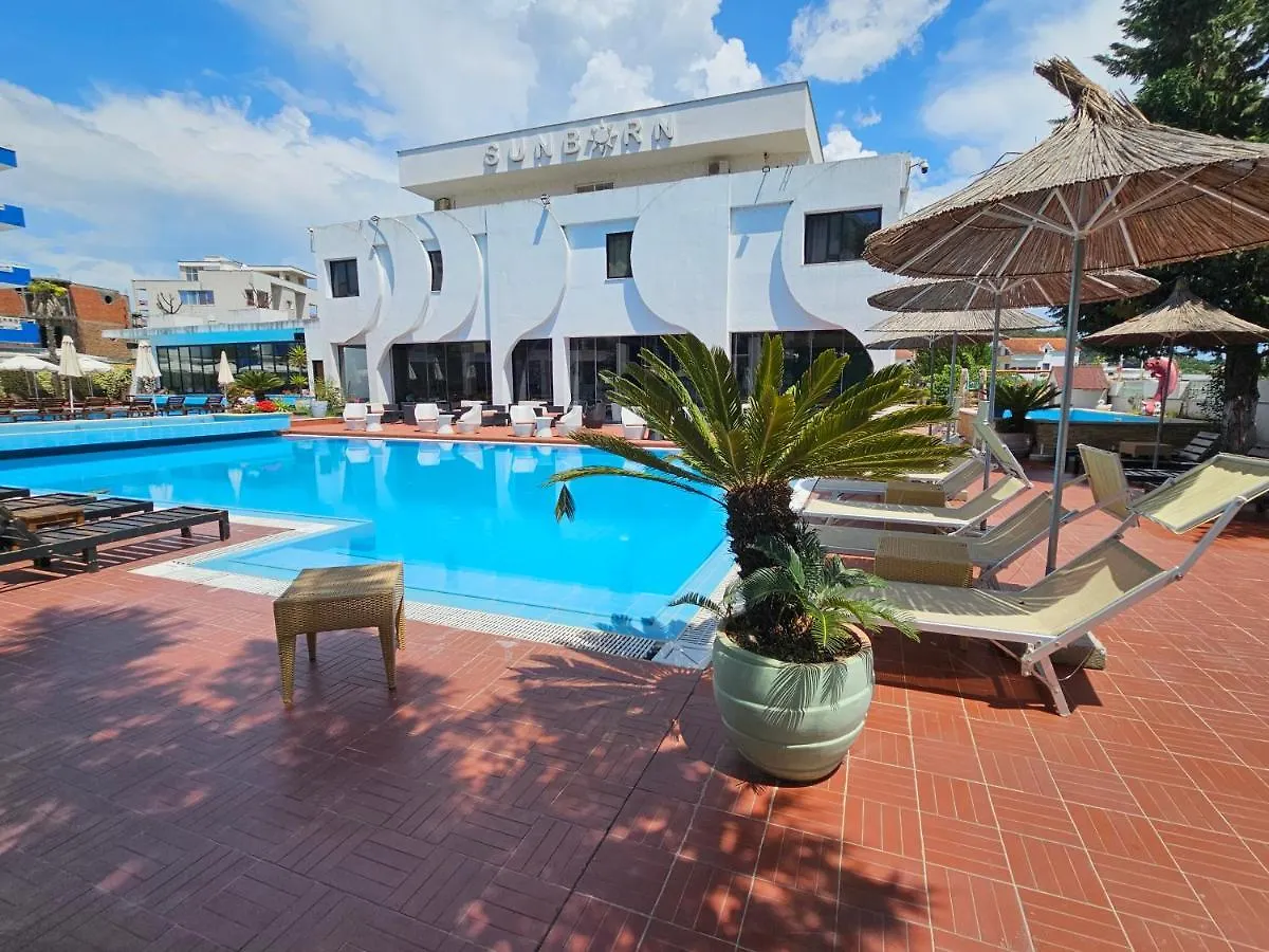Sunborn Hotel Голем