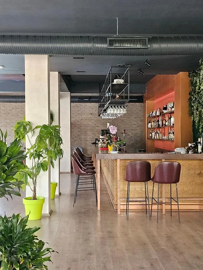 Sunborn Hotel Голем Албания