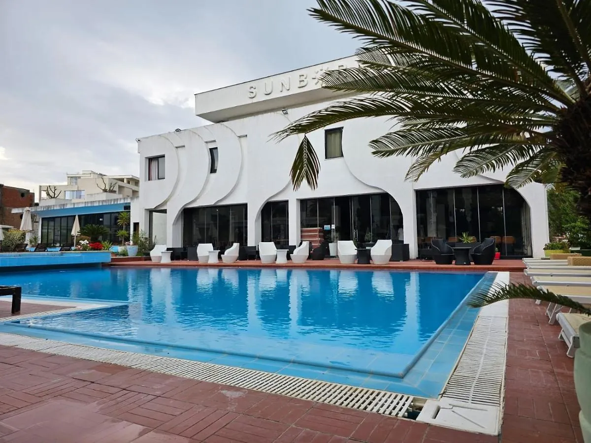 Sunborn Hotel Голем