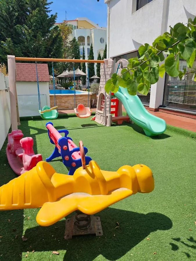 Sunborn Hotel Golem  Golem (Tirana)