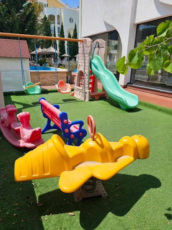 Sunborn Hotel Голем