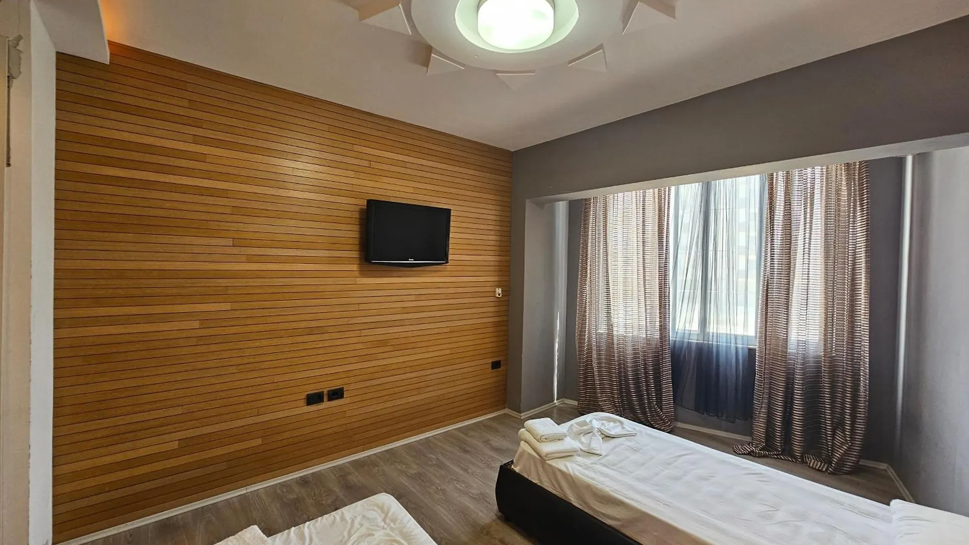 Sunborn Hotel Голем